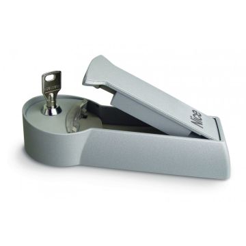 KIO NICE: Key Selector for Low Voltage Contacts with Wire Rope Release Mechanism